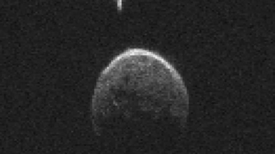 Asteroid 2004 BL86 doprovází malý měsíc.
